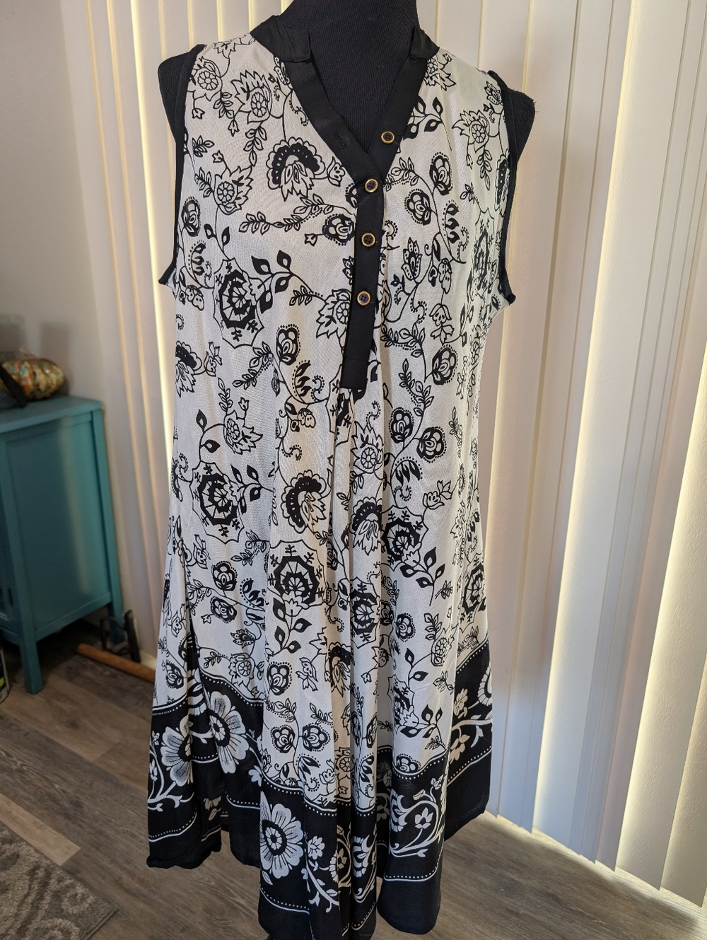 Seven Islands Black and White Floral Rayon Sleeveless Dress